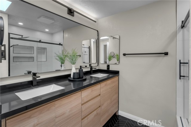 662 Sycamore Avenue, Claremont CA: https://media.crmls.org/medias/fe72b05d-0d8c-4e2c-bd18-1b94acdda209.jpg