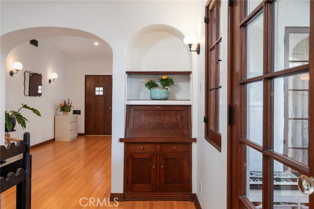 Detail Gallery Image 11 of 47 For 5022 E Broadway, Long Beach,  CA 90803 - 2 Beds | 2 Baths