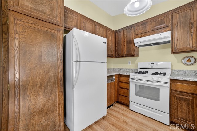 Detail Gallery Image 6 of 22 For 9429 Glade Ave, Chatsworth,  CA 91311 - 3 Beds | 2 Baths