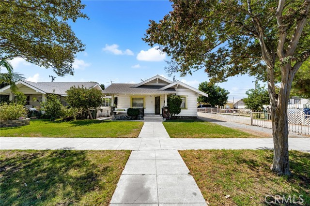 748 E Monterey Avenue, Pomona CA: https://media.crmls.org/medias/fe74007e-1a11-4c1a-95a7-8041b9fd21f9.jpg