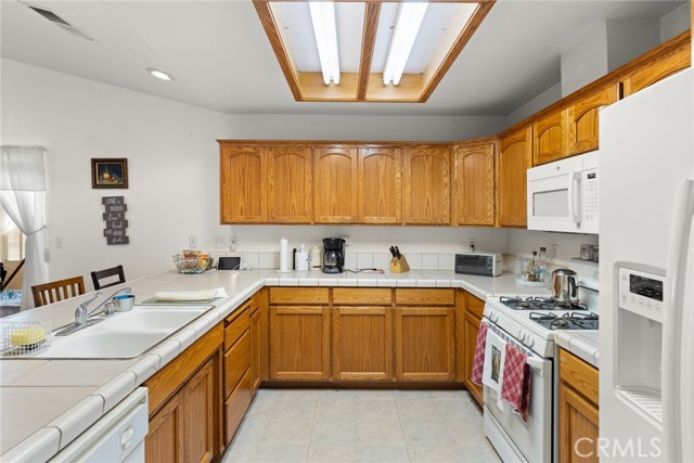 Detail Gallery Image 13 of 38 For 1917 Feather, Oroville,  CA 95965 - 3 Beds | 2 Baths