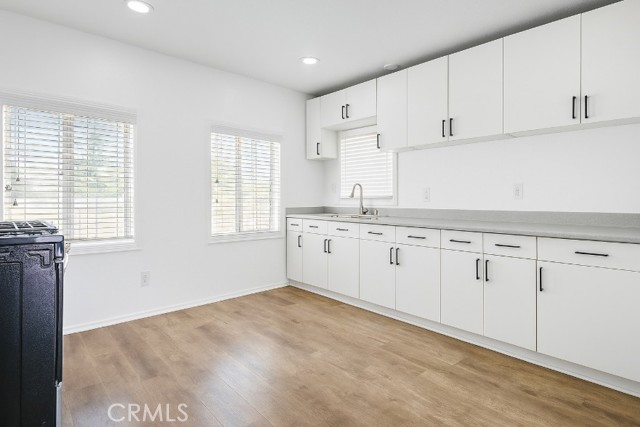 Detail Gallery Image 5 of 15 For 4393 Tyler #B St, Riverside,  CA 92503 - 4 Beds | 2 Baths