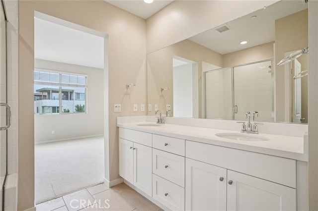 Detail Gallery Image 13 of 41 For 143 Frame, Irvine,  CA 92618 - 3 Beds | 3/1 Baths