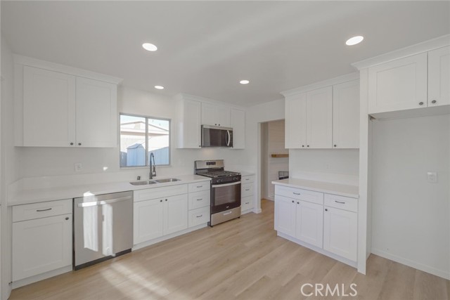 Detail Gallery Image 10 of 31 For 16272 Encina St, Victorville,  CA 92395 - 3 Beds | 2 Baths