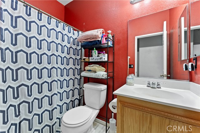 Detail Gallery Image 10 of 29 For 13636 Kitty Hawk St, Victorville,  CA 92392 - 4 Beds | 2 Baths