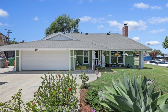 1502 S Merrill Street, Corona CA: https://media.crmls.org/medias/fe772fb3-24de-444f-b3a8-3c02f2cc6e71.jpg