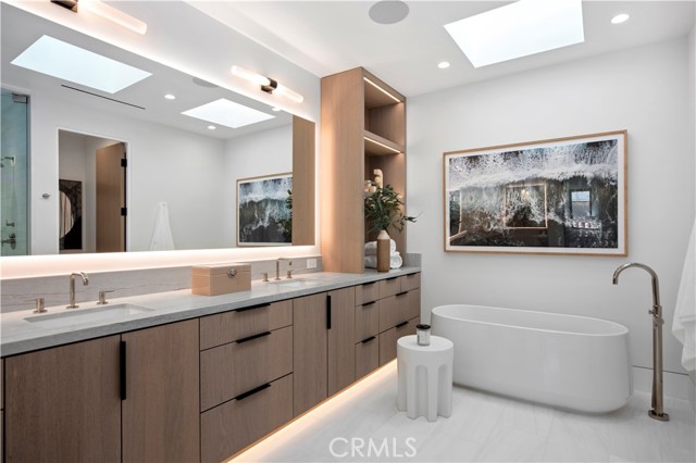 2501 Seaview Ave, Corona del Mar CA: https://media.crmls.org/medias/fe778e43-4b56-4c5a-936b-ddce6a15ae8d.jpg