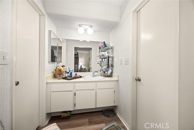 242 N Orange Grove Boulevard, Pasadena CA: https://media.crmls.org/medias/fe77f17e-8f87-4189-ba19-2ad9867bbdff.jpg