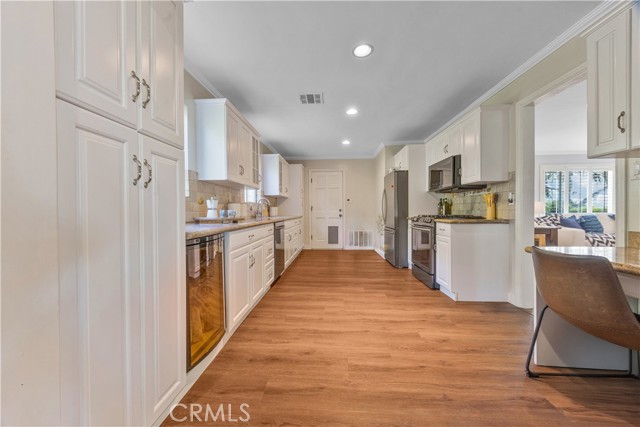 1425 Hastings Ranch Drive, Pasadena CA: https://media.crmls.org/medias/fe77f573-114f-4d1c-a487-2abccce3ed70.jpg
