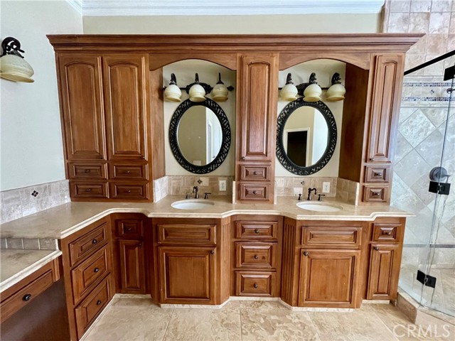 16052 W Middleton Avenue, Kerman CA: https://media.crmls.org/medias/fe789167-3b34-4e19-9b2f-508a315e0941.jpg