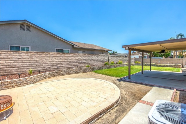 7571 Willow Way, Highland CA: https://media.crmls.org/medias/fe789349-fe8f-4711-b3cd-28aa1a753022.jpg
