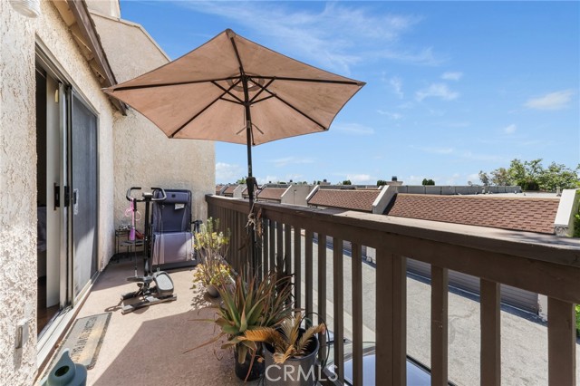 Detail Gallery Image 10 of 29 For 15617 Crestview Ln #81,  Granada Hills,  CA 91344 - 2 Beds | 2 Baths