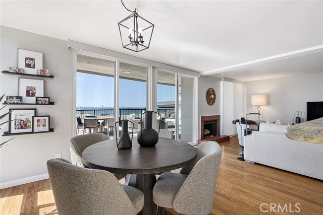 Detail Gallery Image 12 of 32 For 800 Manhattan, Manhattan Beach,  CA 90266 - 2 Beds | 2 Baths