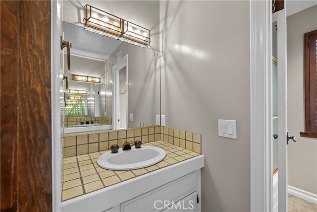 25472 Via Acorde, Valencia CA: https://media.crmls.org/medias/fe790f05-cd85-459b-a9b1-6da3b59e1cc6.jpg