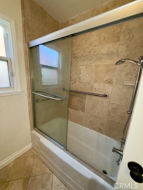 Detail Gallery Image 24 of 28 For 18648 Gledhill, Northridge,  CA 91324 - 4 Beds | 2 Baths