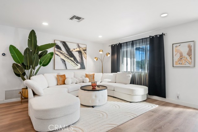 Detail Gallery Image 11 of 60 For 1980 E Rochelle Rd, Palm Springs,  CA 92262 - 5 Beds | 3 Baths