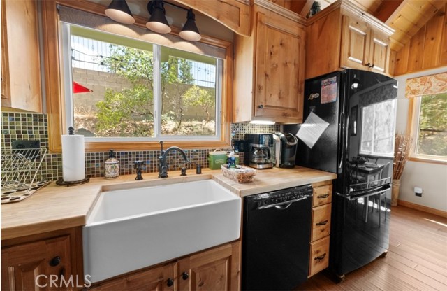 653 Temple Lane, Big Bear Lake CA: https://media.crmls.org/medias/fe7a567b-679c-4fbc-a11a-b1c2d96c0753.jpg