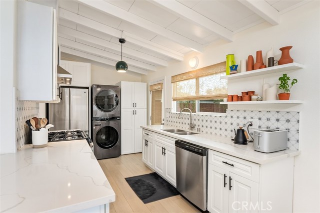 Detail Gallery Image 12 of 30 For 2306 S Lowell St, Santa Ana,  CA 92707 - 3 Beds | 1/1 Baths