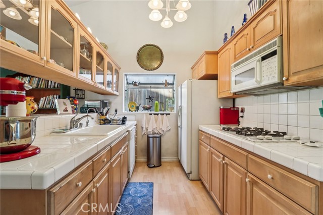 Detail Gallery Image 12 of 28 For 925 N Valley St, Burbank,  CA 91505 - 3 Beds | 2 Baths
