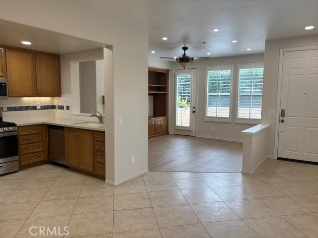 Detail Gallery Image 4 of 15 For 33 Walbert Ln, Ladera Ranch,  CA 92694 - 3 Beds | 2/1 Baths