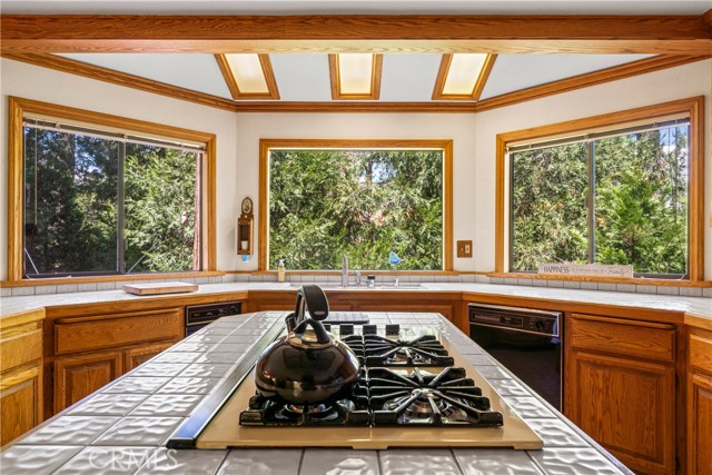 Detail Gallery Image 10 of 43 For 24250 Horst Dr, Crestline,  CA 92325 - 3 Beds | 2 Baths