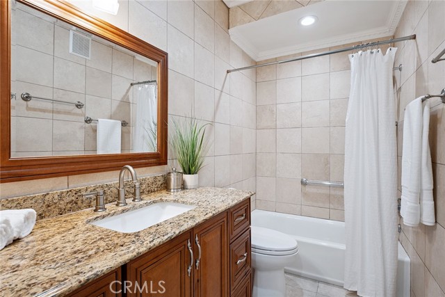 5416 Zelzah Avenue, Encino CA: https://media.crmls.org/medias/fe7db495-df0f-41f9-b0ff-b848d555bf03.jpg
