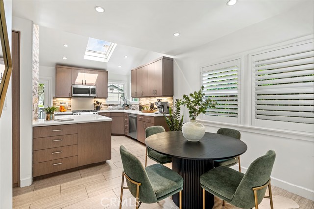 Detail Gallery Image 14 of 35 For 8963 Cynthia, West Hollywood,  CA 90069 - 2 Beds | 2 Baths