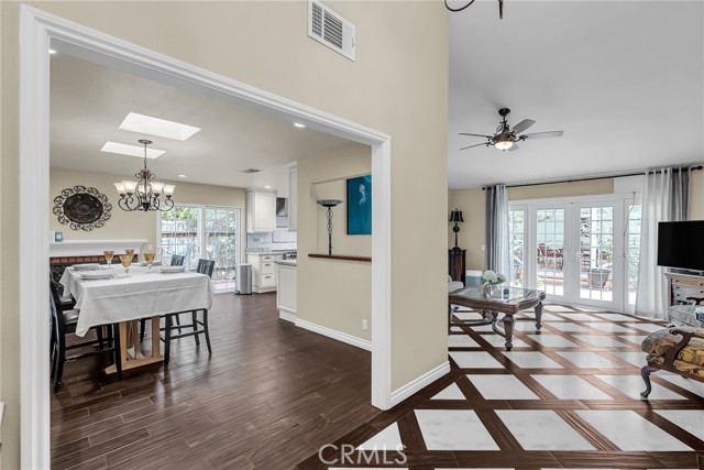 Detail Gallery Image 14 of 38 For 1351 Dr. Kirkwood, Corona,  CA 92882 - 4 Beds | 3 Baths