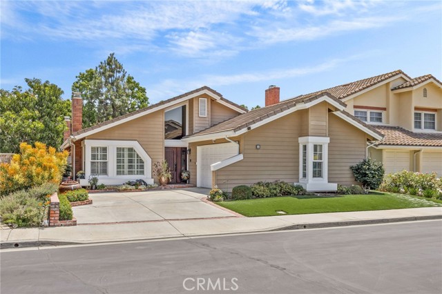 4 Ribera, Irvine CA: https://media.crmls.org/medias/fe7fdcb5-1e71-4659-b9c7-379503693677.jpg