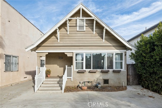 Detail Gallery Image 1 of 31 For 1781 W 25th St, Los Angeles,  CA 90018 - 3 Beds | 2 Baths