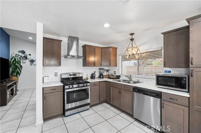 2701 Juniper Drive, Palmdale CA: https://media.crmls.org/medias/fe802d76-190e-44cb-99b2-2c27a3af9635.jpg