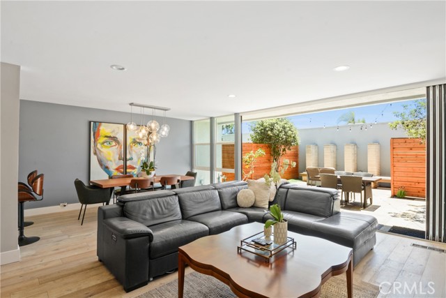 4062 Aladdin Drive, Huntington Beach CA: https://media.crmls.org/medias/fe80b69b-78cc-451e-a0ae-cf85864f71d2.jpg