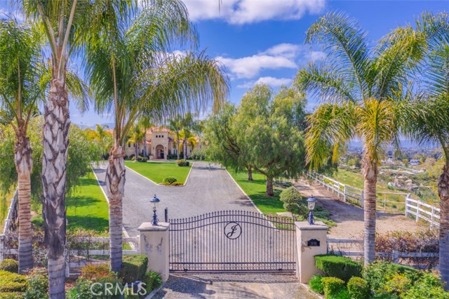 Detail Gallery Image 2 of 75 For 38750 Celita, Temecula,  CA 92592 - 4 Beds | 5/1 Baths