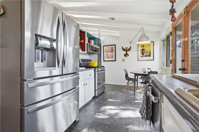 Detail Gallery Image 12 of 26 For 6141 Jumilla, Woodland Hills,  CA 91367 - 3 Beds | 2/1 Baths