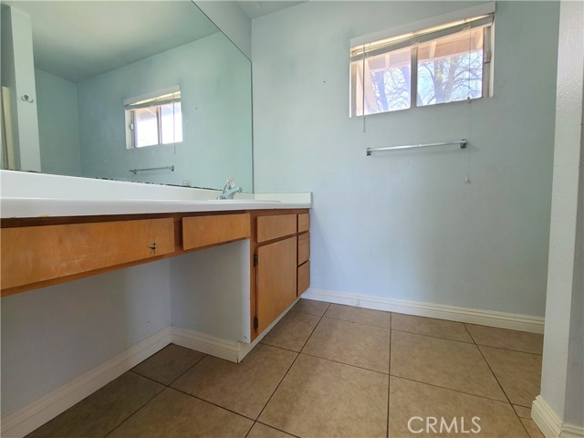 Detail Gallery Image 10 of 24 For 13195 13195 #FRONT,  Yucaipa,  CA 92399 - 3 Beds | 3 Baths