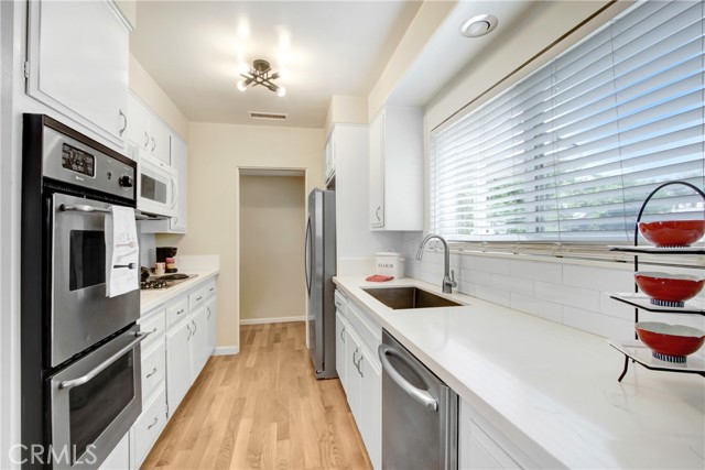 Detail Gallery Image 16 of 44 For 927 Alta Loma Dr, Corona,  CA 92882 - 4 Beds | 2 Baths