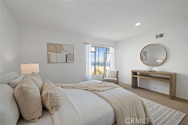 21 7th Place, Long Beach CA: https://media.crmls.org/medias/fe82d7a1-6460-497c-a98f-676724a5d900.jpg