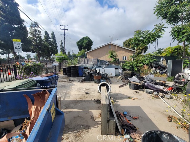 12907 S Willowbrook Avenue, Compton CA: https://media.crmls.org/medias/fe84c076-a532-4461-992f-a5898d7fa861.jpg