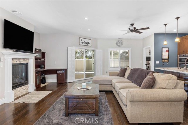 425 Sandalwood, Calimesa CA: https://media.crmls.org/medias/fe85d417-43d4-4c0a-9d30-f1d77b328a0f.jpg