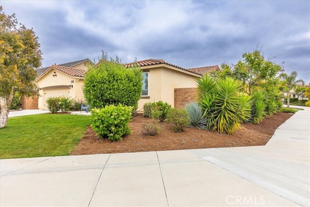 Detail Gallery Image 2 of 30 For 31201 Spice Bush Cir, Winchester,  CA 92596 - 3 Beds | 2 Baths