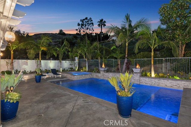 12 La Perla, Lake Forest CA: https://media.crmls.org/medias/fe870bc3-f637-4805-9ebe-423cbcdb8306.jpg