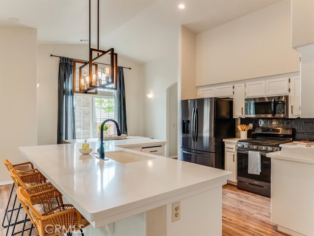 35 Aurora Way, Templeton CA: https://media.crmls.org/medias/fe874639-122b-47a2-aceb-f366da1e2ba0.jpg