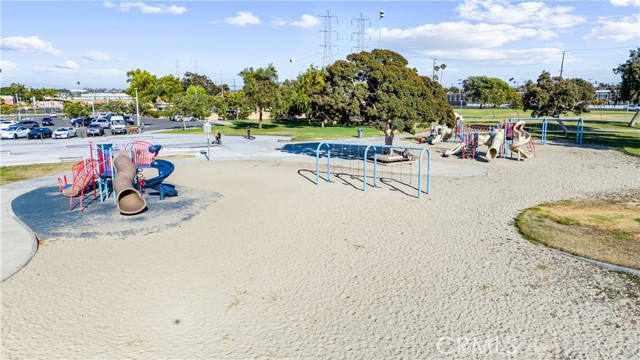 Detail Gallery Image 38 of 42 For 8871 Dorsett Dr, Huntington Beach,  CA 92646 - 4 Beds | 3 Baths