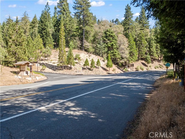 356 Ca-173, Lake Arrowhead CA: https://media.crmls.org/medias/fe881eb4-054b-45b2-b9e9-538c3767a323.jpg
