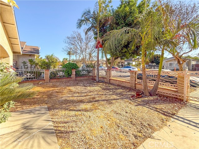 Detail Gallery Image 5 of 33 For 823 E 3rd St, Pomona,  CA 91766 - 4 Beds | 2 Baths