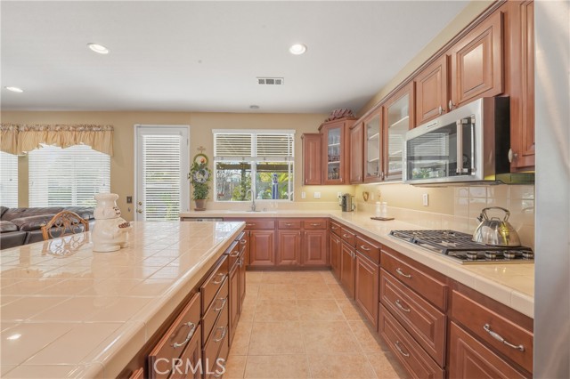 Detail Gallery Image 6 of 67 For 28245 Little Lake Ct, Menifee,  CA 92585 - 4 Beds | 3/1 Baths