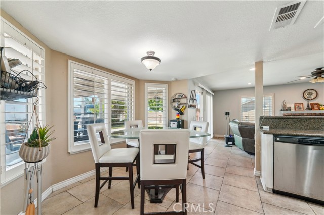 3622 Broken Twig Drive, Norco CA: https://media.crmls.org/medias/fe89510e-1640-499d-b107-621ae461e517.jpg