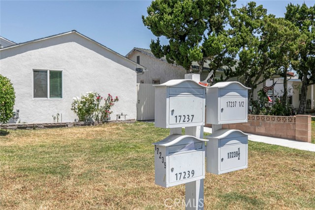 Detail Gallery Image 3 of 17 For 17237 Kingsbury St a,  Granada Hills,  CA 91344 - 0 Beds | 1 Baths