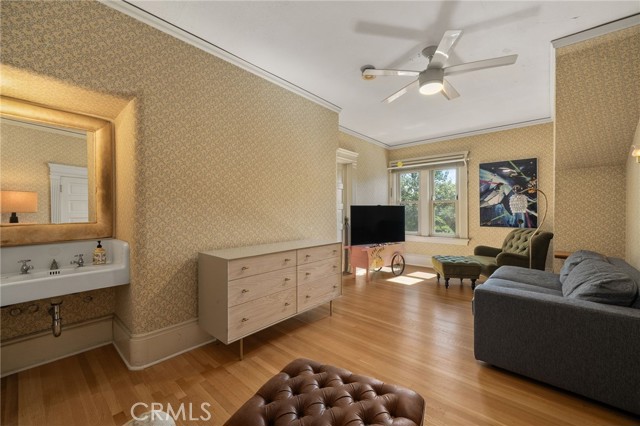 405 W Olive Avenue, Redlands CA: https://media.crmls.org/medias/fe8cf762-cf1c-4691-9cb9-623e988aa383.jpg