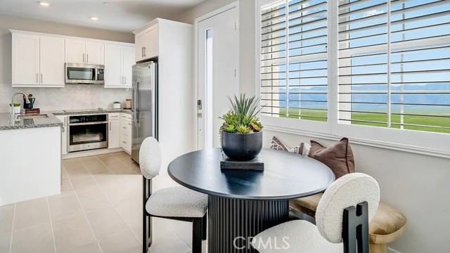 Detail Gallery Image 4 of 22 For 2586 E Lincoln Paseo, Ontario,  CA 91762 - 2 Beds | 2/1 Baths